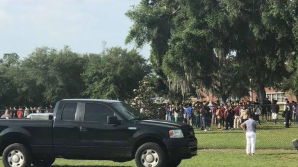 Πανικός στη Φλόριντα – Ένας τραυματίας από πυροβολισμούς σε λύκειο