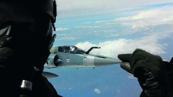 Ξεκίνησε η επιχείρηση ανέλκυσης του Mirage 2000-5 που συνετρίβη κοντά στη Σκύρο