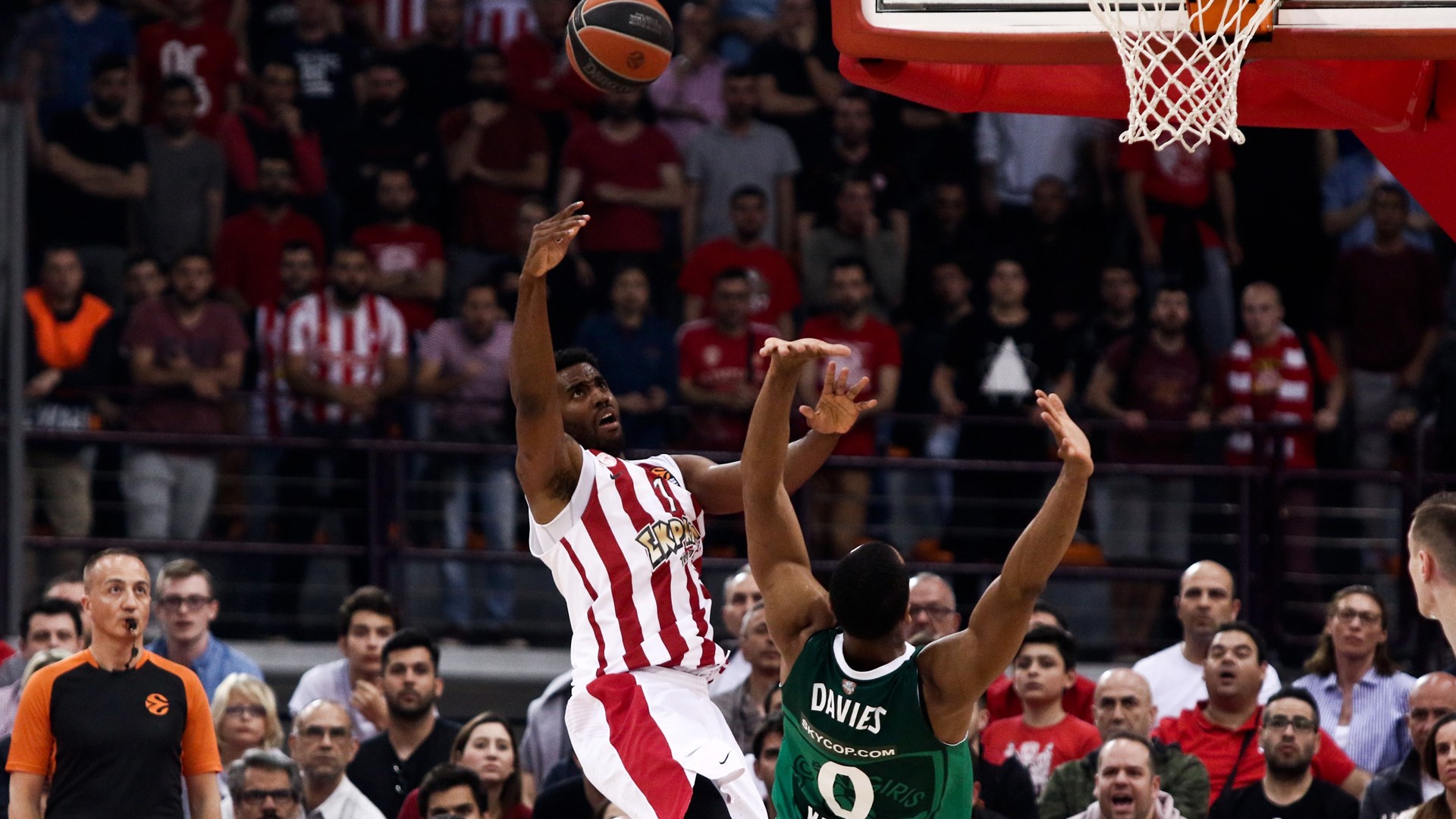 Ολυμπιακός – Ζαλγκίρις 54-54 (30′)