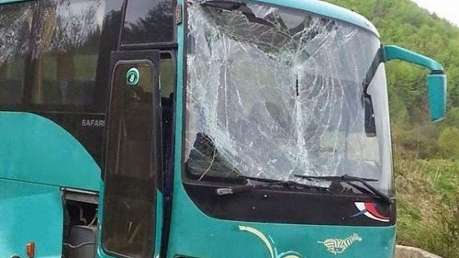 Λεωφορείο με μαθητές συγκρούστηκε με Ι.Χ. στη Θεσσαλονίκη