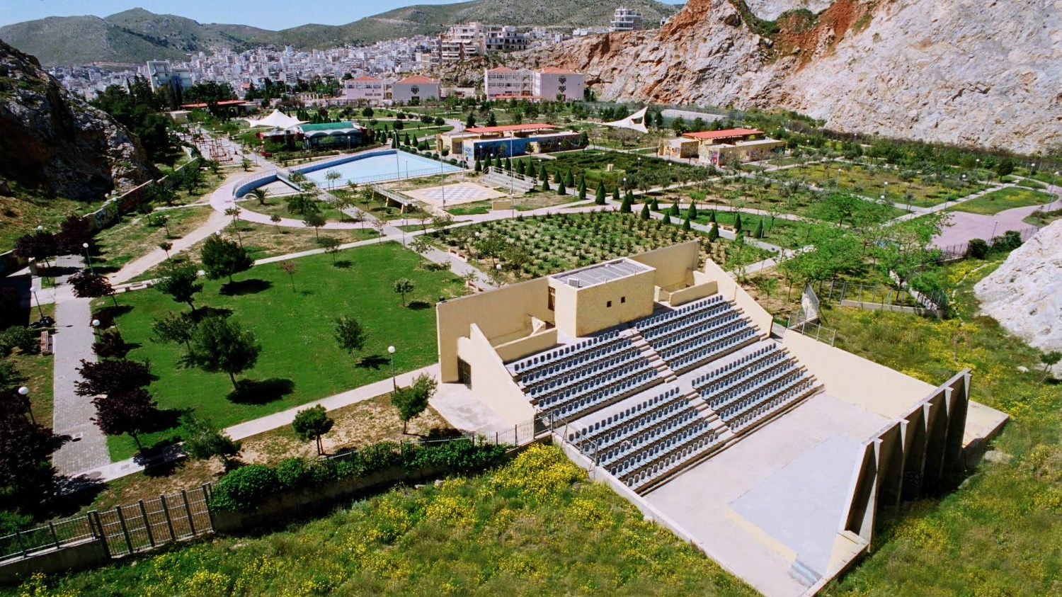 Πέθανε ο 16χρονος που έπεσε από βράχο στο Κερατσίνι ενώ έβγαζε selfie