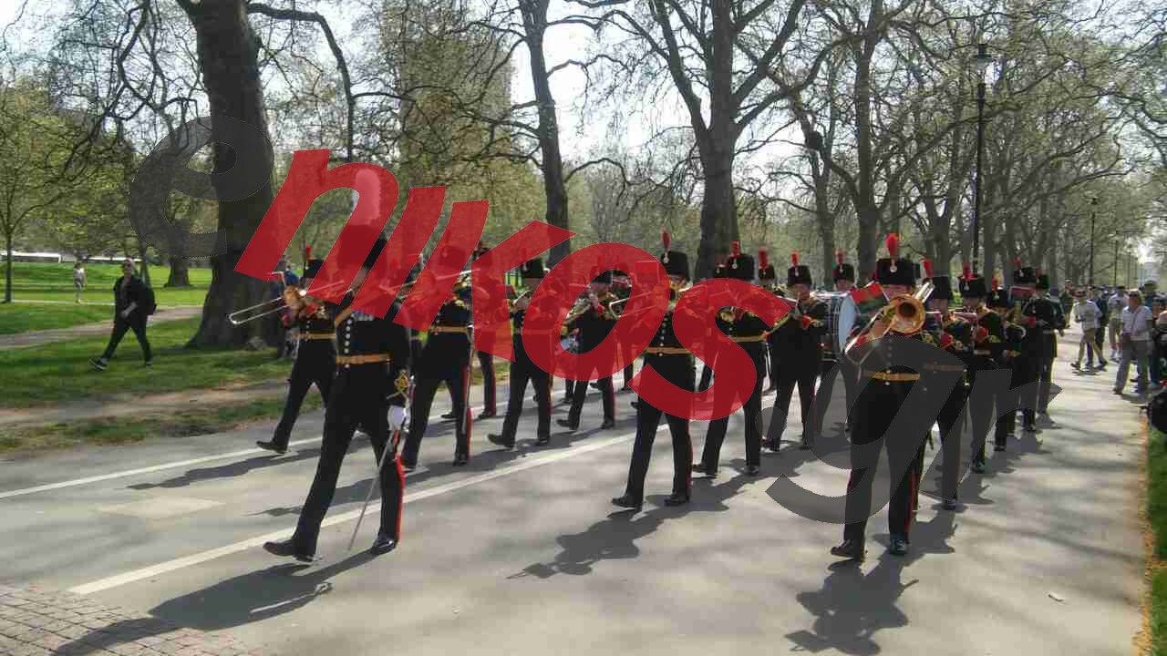 Η Βρετανία γιόρτασε τα 92α γενέθλια της Βασίλισσας Ελισάβετ – Η λαμπερή συναυλία – ΦΩΤΟ αναγνώστη – ΒΙΝΤΕΟ