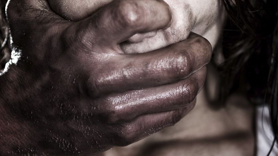 Τρόμος στο λόφο του Στρέφη μέρα μεσημέρι – Αλγερινοί λήστεψαν δύο φοιτήτριες και μετά τους επιτέθηκαν σεξουαλικά