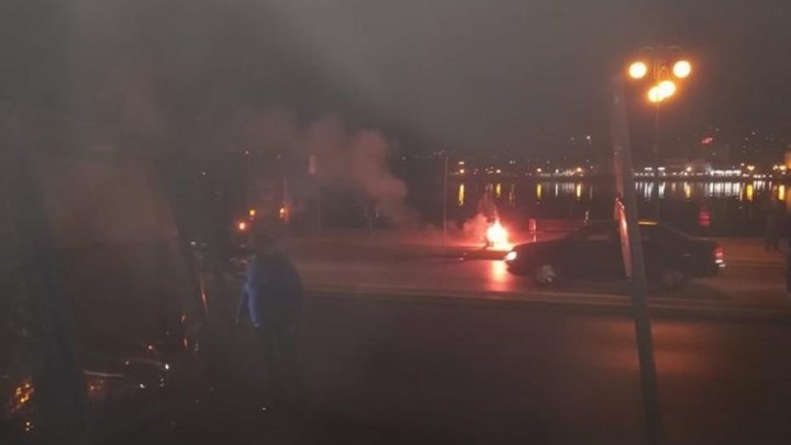 Συνελήφθησαν και οι 120 μετανάστες που είχαν καταλάβει την πλατεία Σαπφούς στη Μυτιλήνη