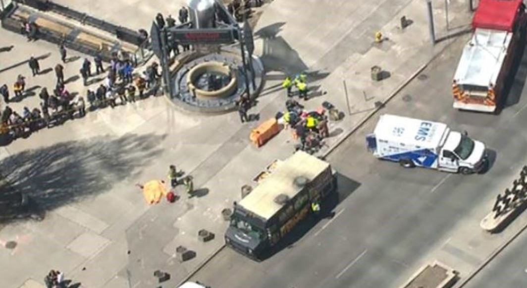 Μακελειό με 10 νεκρούς στο Τορόντο – Ποια η ταυτότητα του οδηγού του βαν που σκόρπισε τον θάνατο – ΒΙΝΤΕΟ