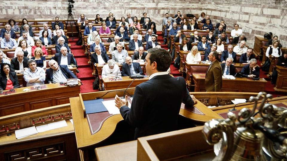 Ποιοι βουλευτές του ΣΥΡΙΖΑ διαφωνούν με το νομοσχέδιο για την αναδοχή από ομόφυλα ζευγάρια – Τι ανέφεραν σε επιστολή τους στον Πρωθυπουργό