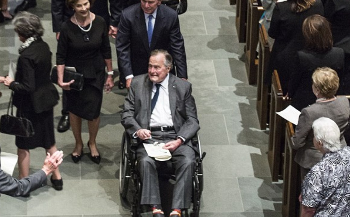 Στο νοσοκομείο με λοίμωξη ο Τζορτζ Μπους – Τι ανέφερε ο εκπρόσωπος του – ΤΩΡΑ
