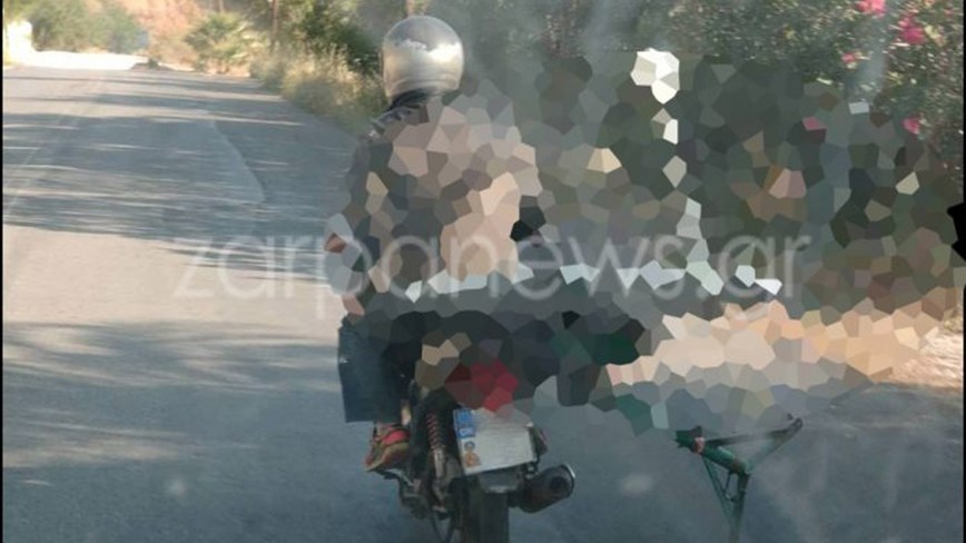 Το μηχανάκι του τρόμου- Δείτε τι κατάφερε να κουβαλήσει με το δίκυκλο- ΦΩΤΟ