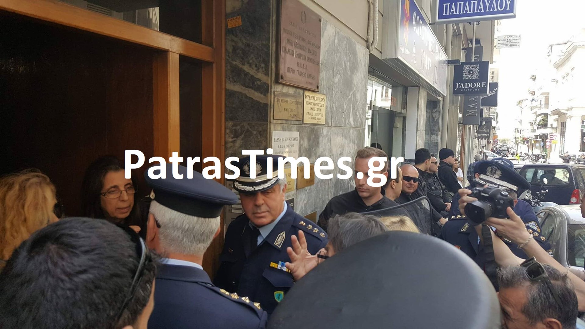 Καταδρομική επίθεση σε συμβολαιογραφικό γραφείο της Πάτρας