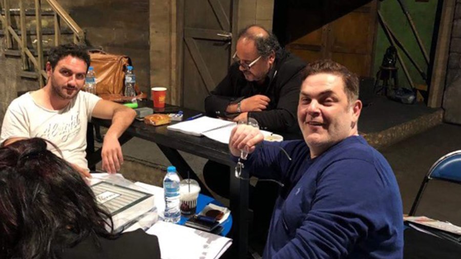 Το enikos.gr «συναντά» πρώτο τις «Εκκλησιάζουσες» του Ρήγα