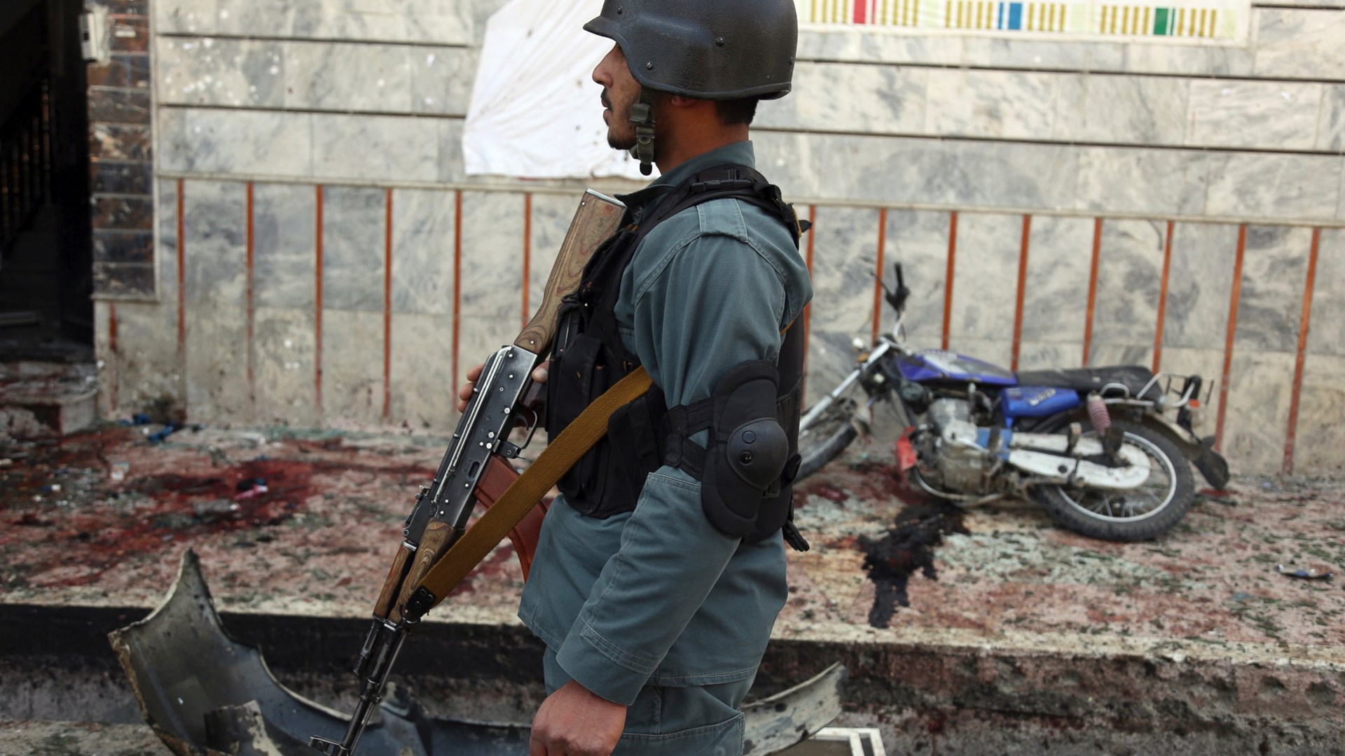 Τριπλή επίθεση βομβιστών-καμικάζι με 6 νεκρούς στο Πακιστάν