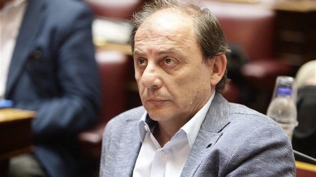 Καραγιαννίδης προς διαφωνούντες με την αναδοχή από ομόφυλα ζευγάρια: “Παραιτηθείτε και πηγαίνετε στον πολιτικό χώρο που ανήκετε”