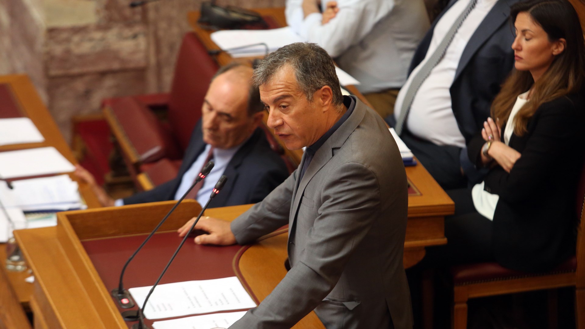 Θεοδωράκης για ΔΕΗ: Η χώρα πρέπει να πάψει να κρύβει τα προβλήματα κάτω από τον… λιγνίτη – ΒΙΝΤΕΟ