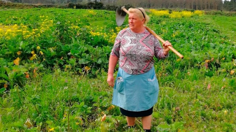 Απίθανο: Η 64χρονη αγρότισσα που έγινε διάσημη επειδή είναι φτυστή… ο Τραμπ – ΦΩΤΟ