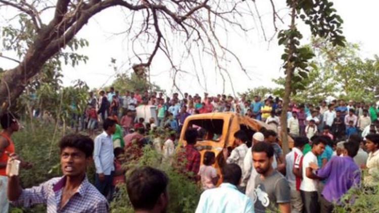 Τραγωδία στην Ινδία – 13 παιδιά νεκρά έπειτα από σύγκρουση σχολικού με τρένο – ΦΩΤΟ
