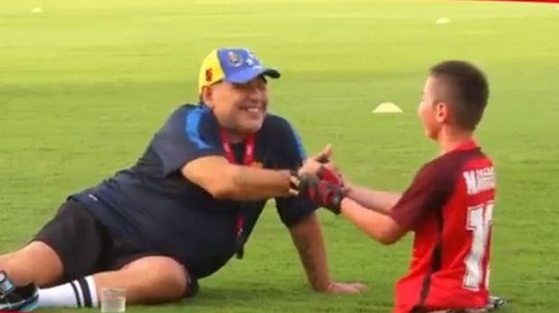 Μαθήματα ανθρωπιάς από τον Ντιέγκο Μαραντόνα – ΒΙΝΤΕΟ