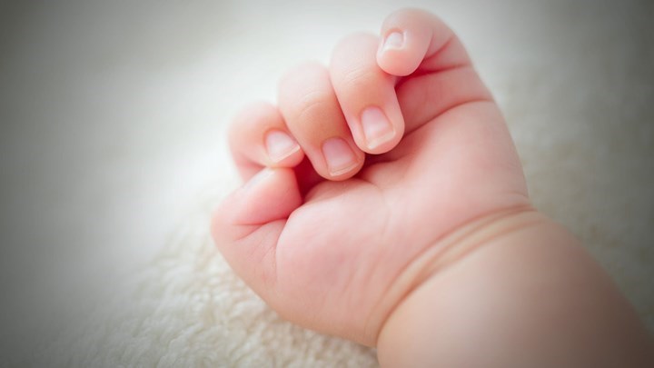 Σοκ με το θάνατο νεογέννητου αγοριού – Ο γιατρός αφαίρεσε τα γεννητικά όργανά του επειδή είχε προβλέψει ότι θα είναι κορίτσι