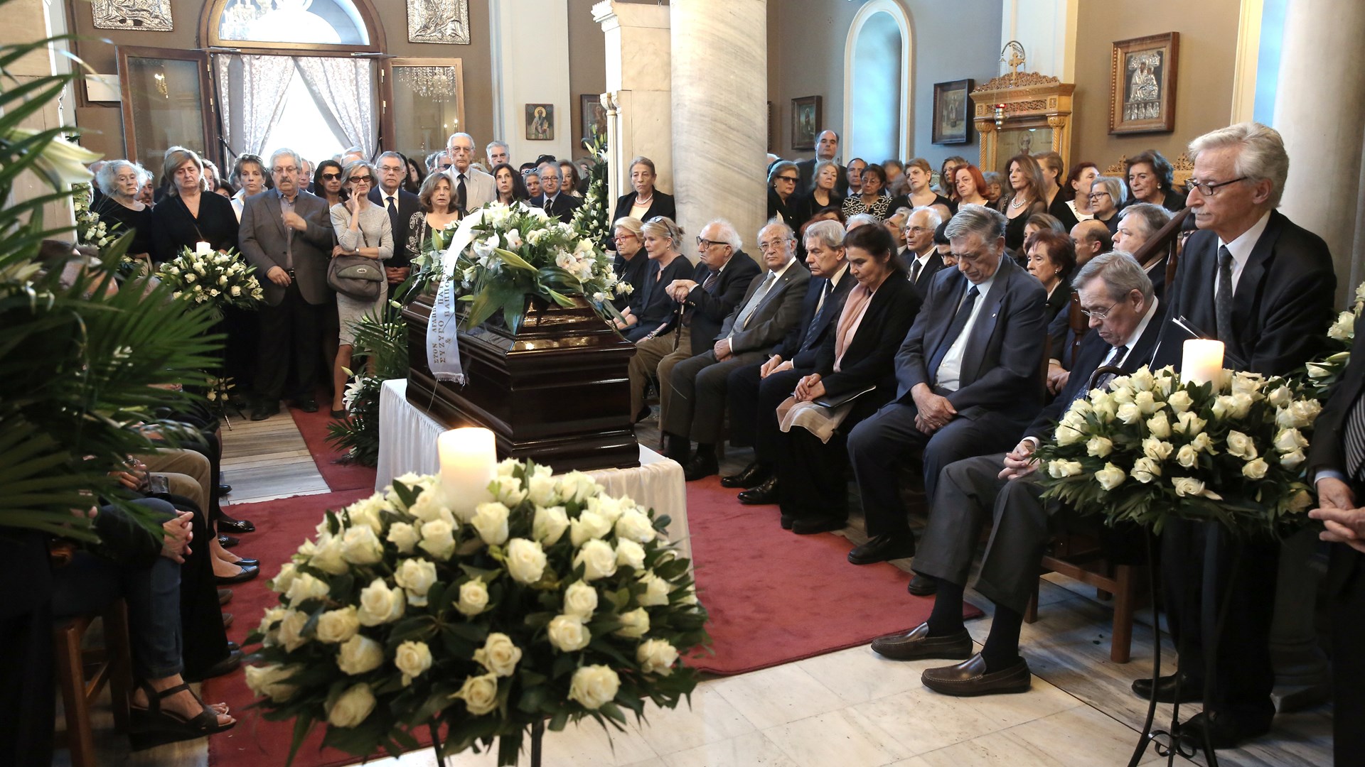 Στερνό αντίο στον Άγγελο Δεληβορριά – ΦΩΤΟ