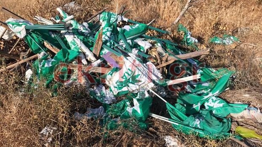 “Βουνό” από πεταμένες σημαίες του ΠΑΣΟΚ σε χωματερή- ΦΩΤΟ