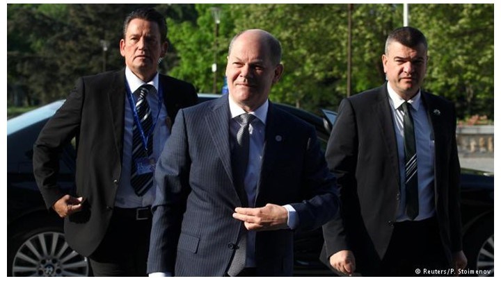 Γιατί ο Σολτς δεν άνοιξε τα χαρτιά του για την Ελλάδα;