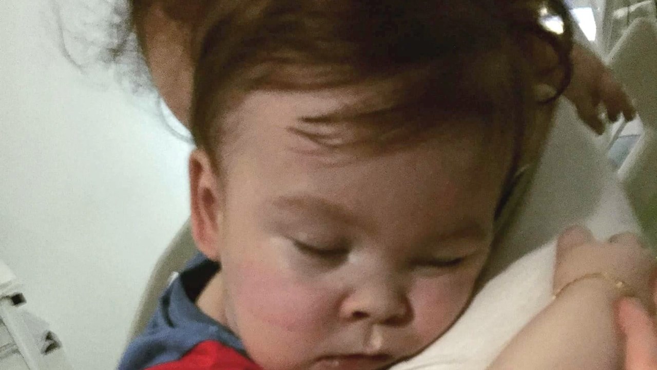 “Έσβησε” ο μικρός Άλφι Έβανς που βρέθηκε στο επίκεντρο δικαστικής διαμάχης – Συντετριμμένος ο Πάπας