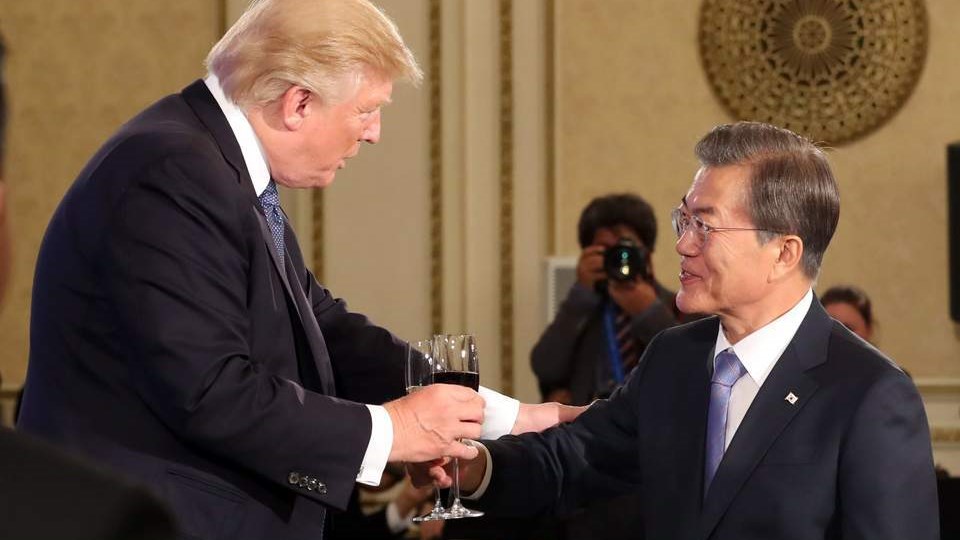 Τηλεφωνική επικοινωνία Τραμπ – Μουν – Τι συζητήθηκε