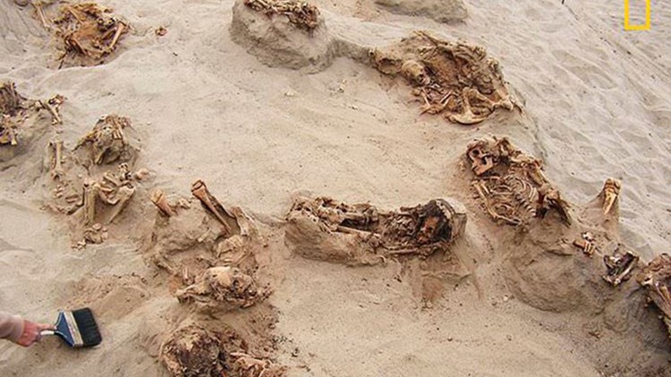 Ανακαλύφθηκε αρχαίος ομαδικός τάφος παιδιών στο Περού – Θυσιάστηκαν σε τελετή – ΦΩΤΟ