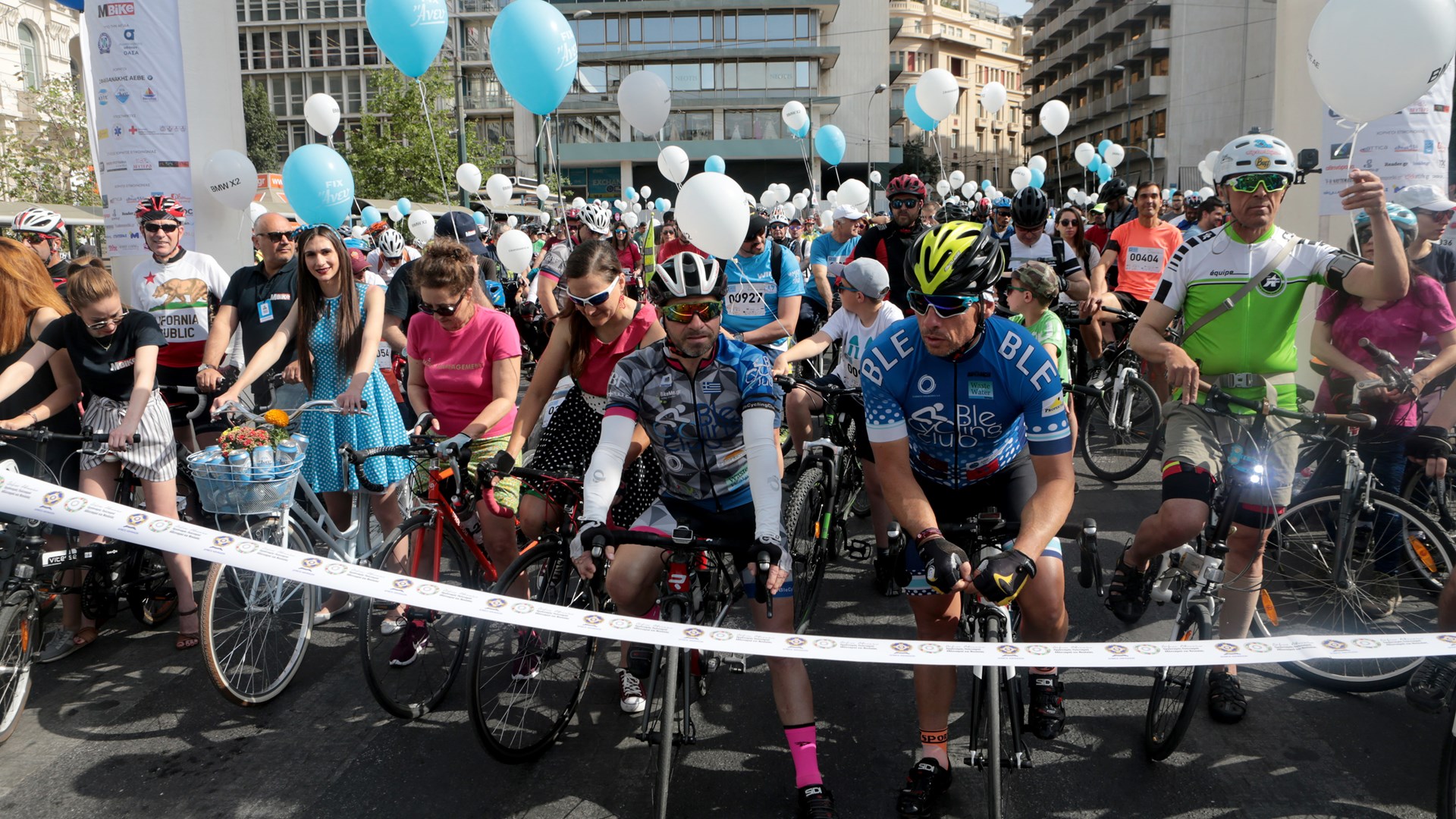 Φωτογραφίες από το κέντρο της Αθήνας που “πλημμύρισε” από ποδηλάτες
