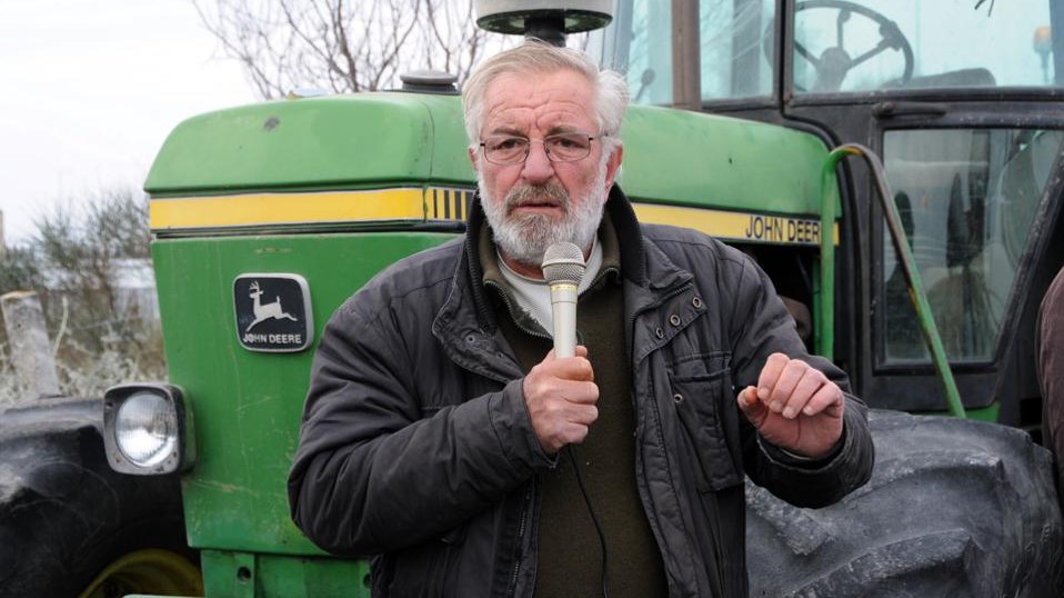 Στο νοσοκομείο με πολλαπλά κατάγματα ο αγροτοσυνδικαλιστής Βαγγέλης Μπούτας – Τον καταπλάκωσε το τρακτέρ