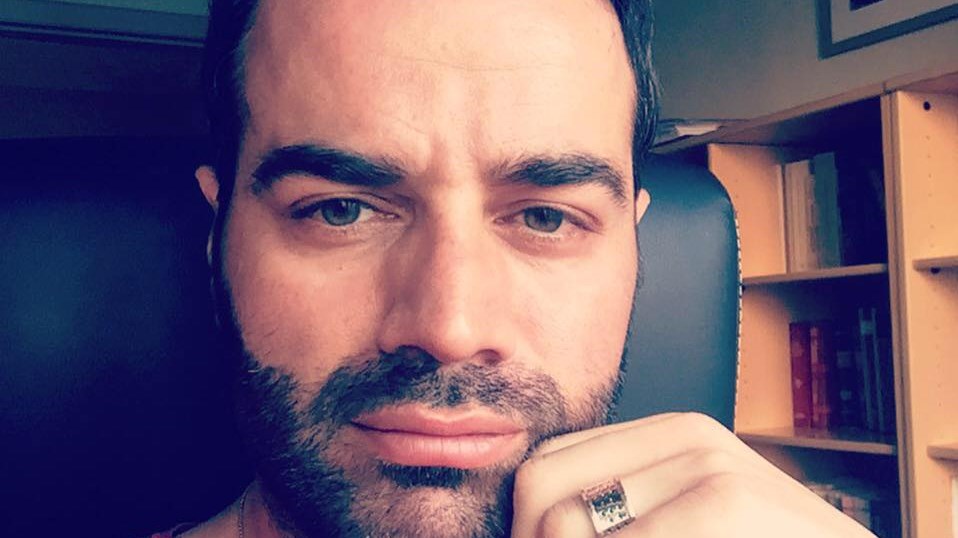 “Ξαναχτύπησε” ο δικηγόρος από τη Θεσσαλονίκη: “Οι φάλαινες δεν πρόλαβαν να σουλουπώσουν το σωματάκι τους”