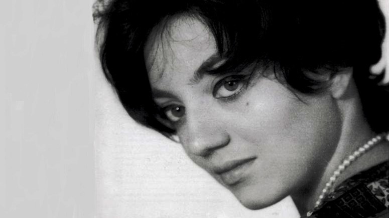 Οι κόρες της Ζωής Κουρούκλη την αποχαιρετούν – “Μαμά, καλό ταξίδι” – ΦΩΤΟ