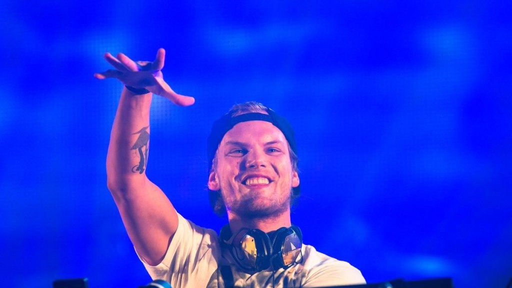 Αποκάλυψη TMZ: O Avicii έκοψε τις φλέβες του και πέθανε από ακατάσχετη αιμορραγία