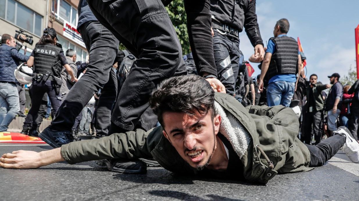 Επεισόδια και συλλήψεις στην πλατεία Ταξίμ  – ΦΩΤΟ – ΒΙΝΤΕΟ