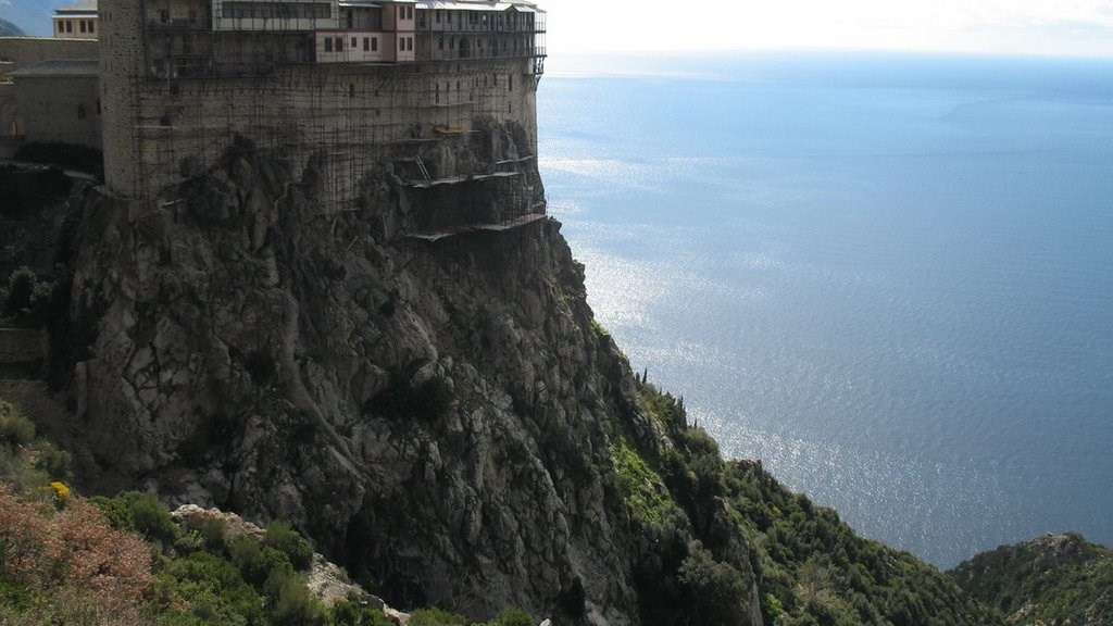 Η επίσκεψη στο Άγιο Όρος εξελίχθηκε σε τραγωδία – Γιατρός έπεσε σε γκρεμό και σκοτώθηκε