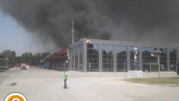 Κλειστά τα σχολεία κοντά στο εργοστάσιο που τυλίχθηκε στις φλόγες στη Ξάνθη- Ποια προληπτικά μέτρα λαμβάνονται – ΒΙΝΤΕΟ