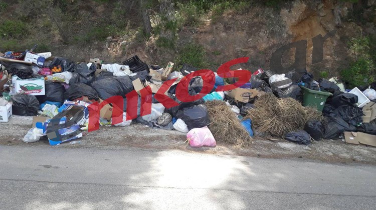 “Πνίγεται” στα σκουπίδια η Ακράτα – ΦΩΤΟ αναγνώστη