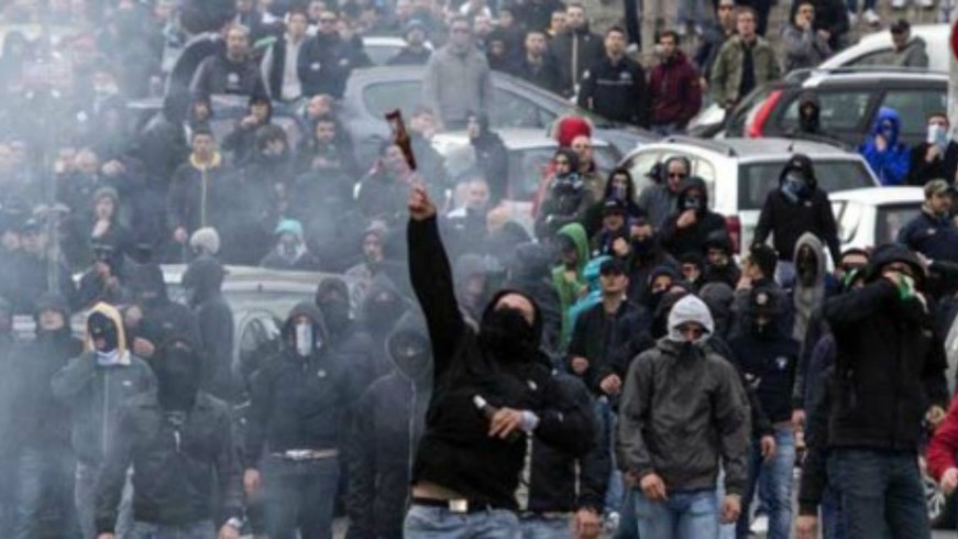 Χούλιγκαν της Ρόμα με σιδερολοστούς επιτέθηκαν σε φίλους της Λίβερπουλ