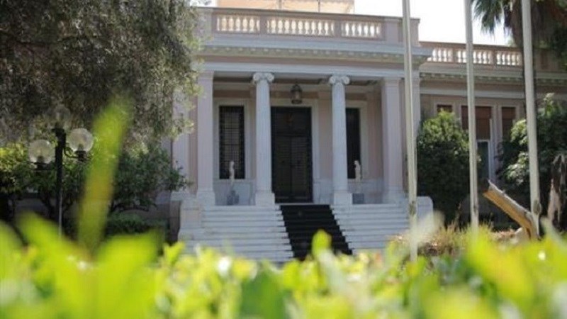 Μαξίμου: Οι διμοιρίες των ΜΑΤ στη Λέσβο είναι λιγότερες από τις offshore της Μαρέβας Μητσοτάκη