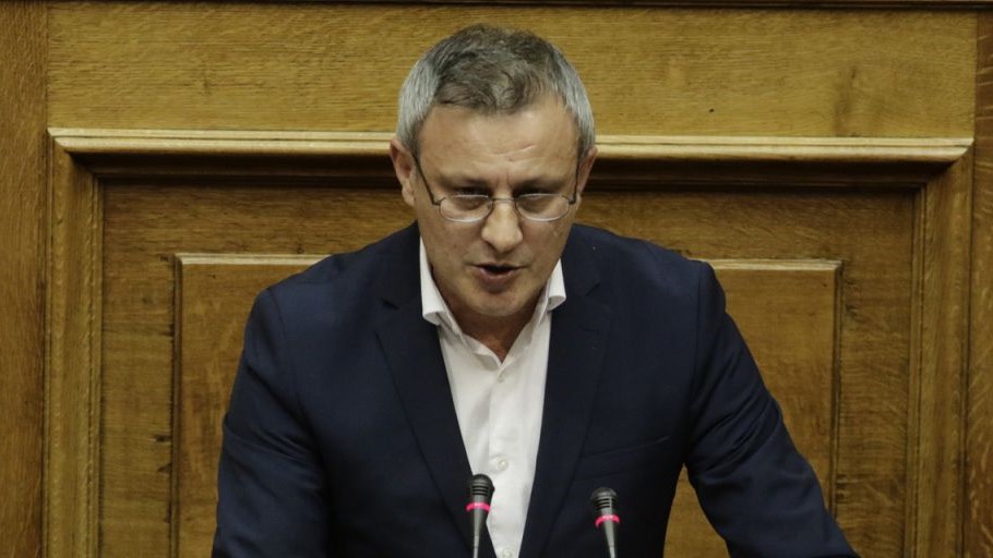 Συντροφικά “καρφιά” από Βέττα: Είμαι από αυτούς που μάλλον δεν είχαν το δικαίωμα να προβληματίζονται στον χώρο τους – ΒΙΝΤΕΟ