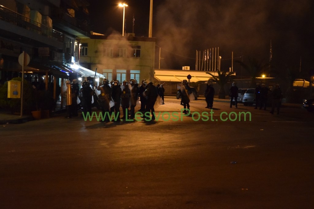 Μυτιλήνη: Επεισόδια έξω από το τελωνείο από ομάδα ακροδεξιών