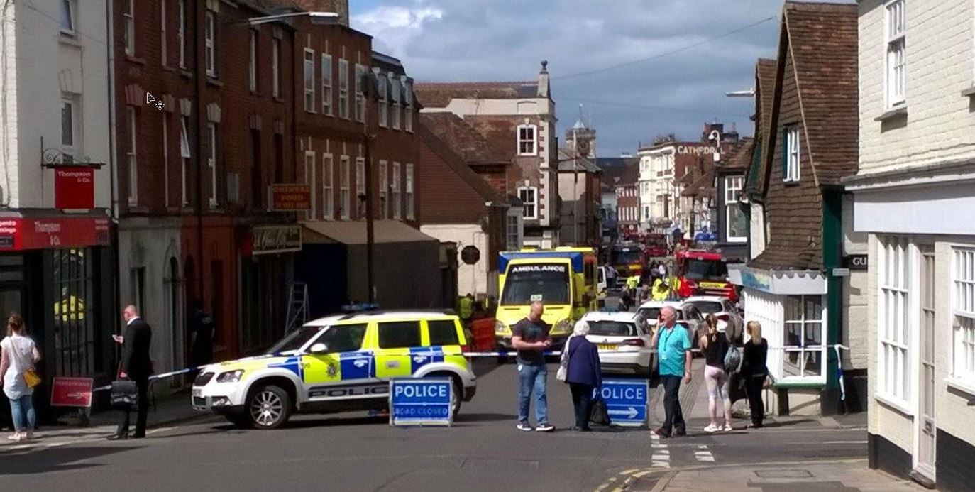 Συναγερμός στις Βρετανικές Αρχές: Εντοπίστηκε ύποπτο πακέτο στο κέντρο του Σαλίσμπουρι