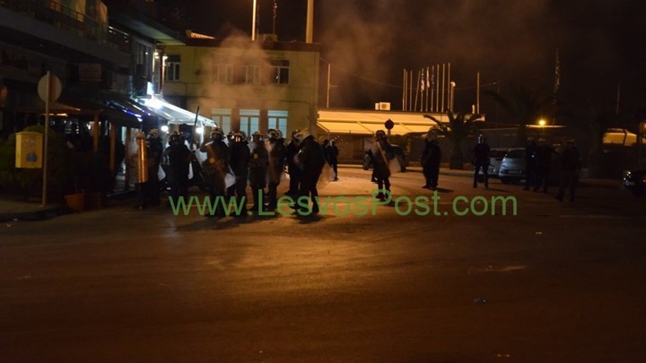 Μεγάλος αριθμός συλλήψεων για τα επεισόδια στη Λέσβο την ώρα που μιλούσε ο Τσίπρας