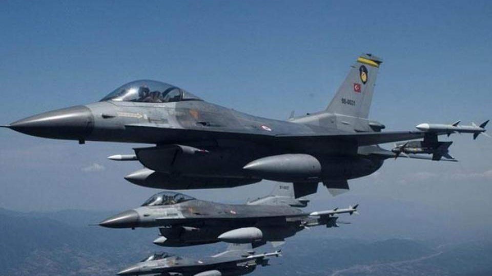 Μπαράζ τουρκικών παραβιάσεων και μία εικονική αερομαχία πάνω από το Αιγαίο