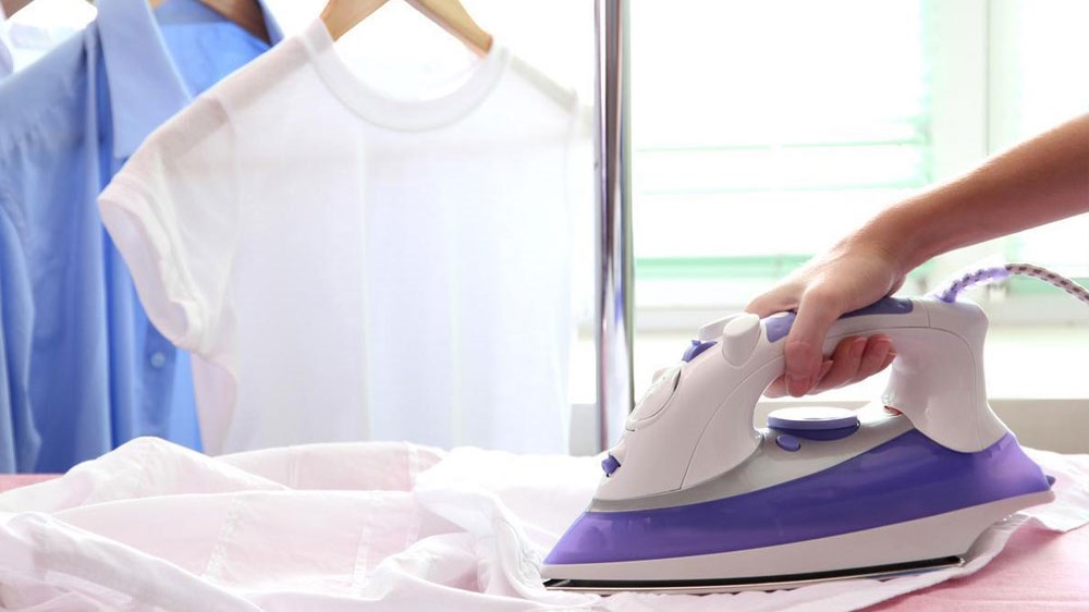 Πώς καθαρίζεις ένα βρώμικο σίδερο;