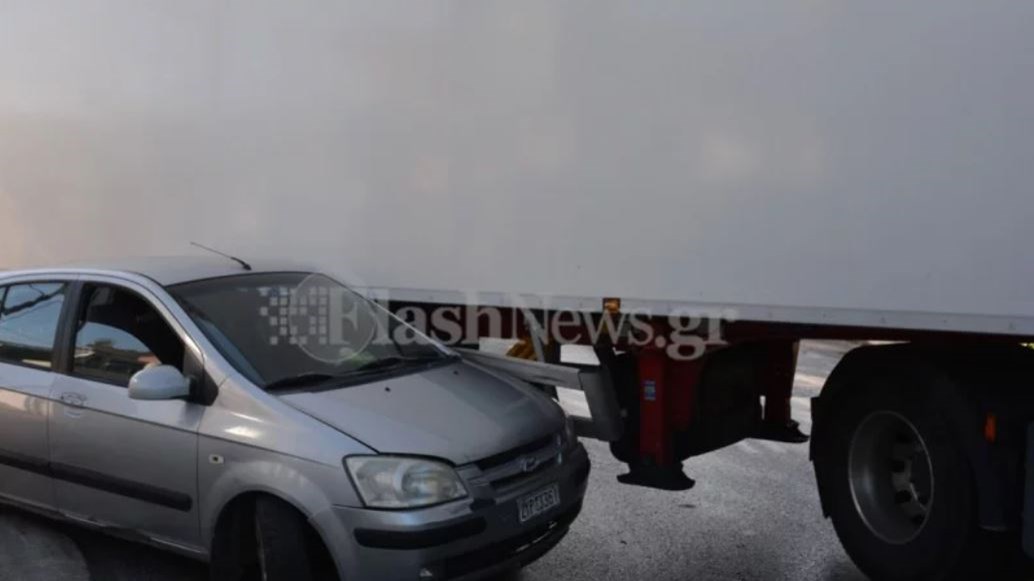 Αυτοκίνητο “σφηνώθηκε” κάτω από νταλίκα -ΦΩΤΟ – ΒΙΝΤΕΟ