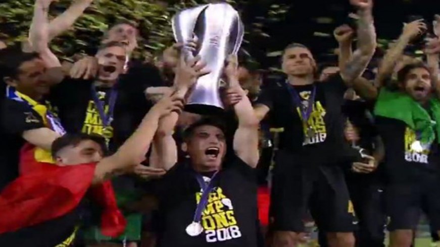 Δείτε την απονομή του πρωταθλήματος στην ΑΕΚ – ΒΙΝΤΕΟ