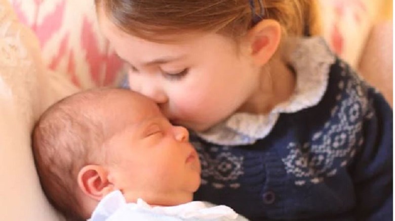 Στη δημοσιότητα οι πρώτες φωτογραφίες του νεογέννητου πρίγκιπα Λούι