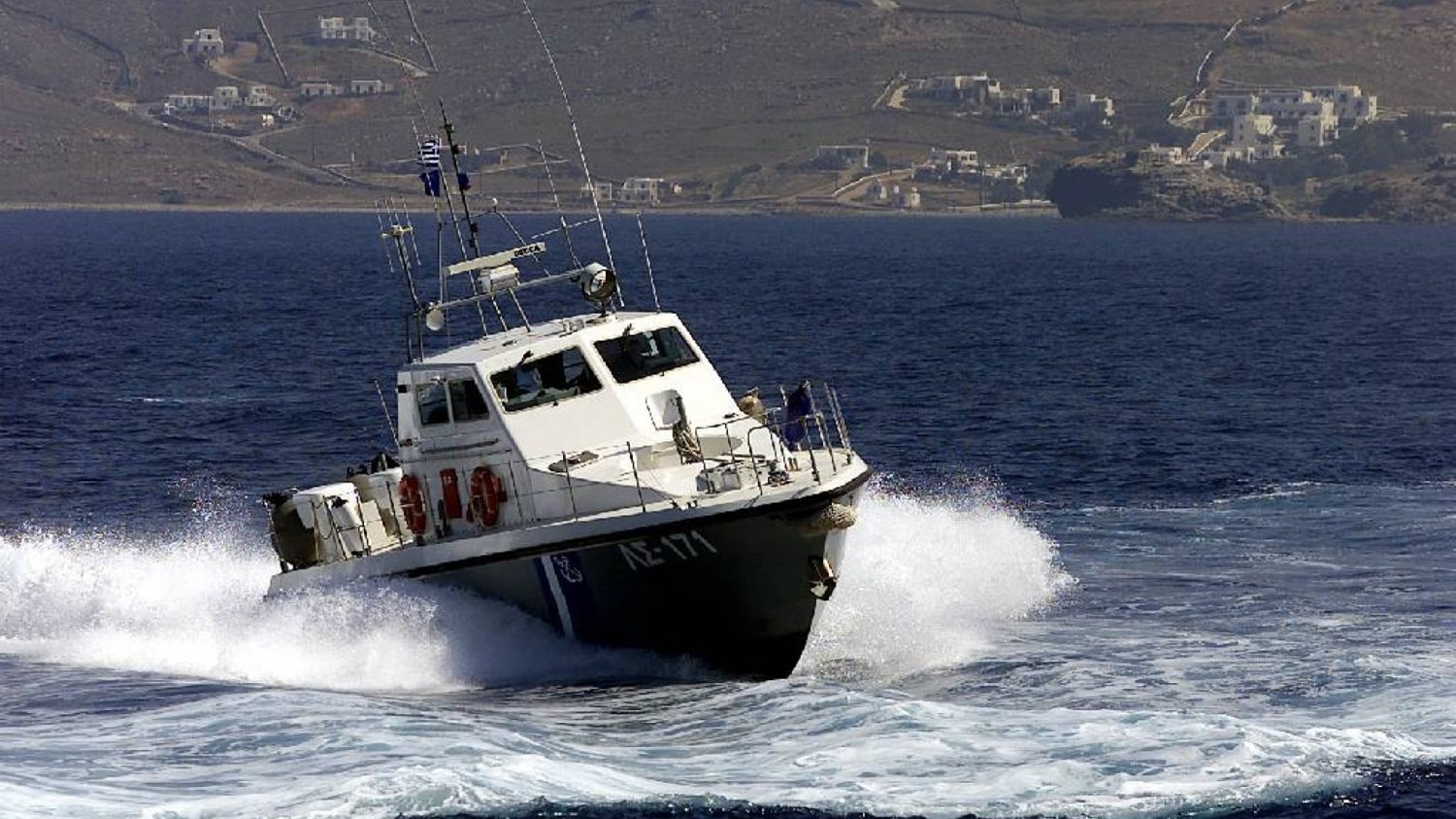 Σκάφος προσάραξε στη Σίκινο – Δύο τραυματίες
