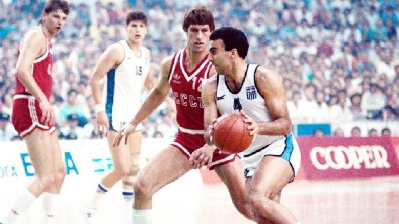 Σαν σήμερα το 1980 το ντεμπούτο του «γκάνγκστερ» Νίκου Γκάλη με την Εθνική Ελλάδος – ΒΙΝΤΕΟ