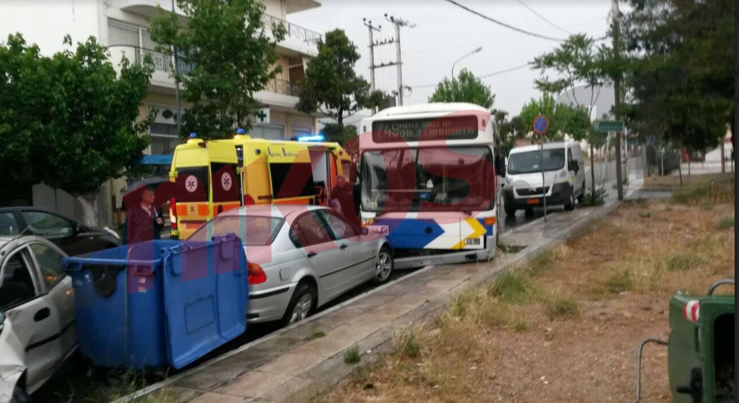 Καραμπόλα στα Άνω Λιόσια – Αυτοκίνητο έπεσε πάνω σε λεωφορείο της ΕΘΕΛ και μετά σε άλλο όχημα – ΦΩΤΟ αναγνώστη